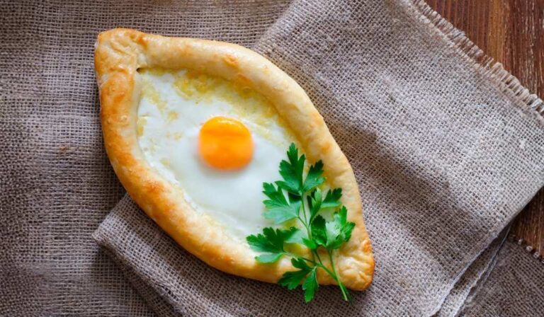 Adjaruli Khachapuri